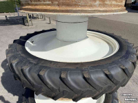 Wheels, Tyres, Rims & Dual spacers BKT 320/85R36 + 300/95R52