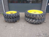 Wheels, Tyres, Rims & Dual spacers John Deere 300/85 R32 en 340/85 R48