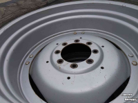 Wheels, Tyres, Rims & Dual spacers Case-IH Wielen met 650/65 R38 Goodyear banden