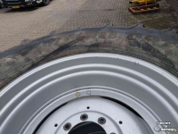 Wheels, Tyres, Rims & Dual spacers Case-IH Wielen met 650/65 R38 Goodyear banden