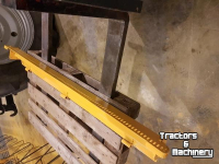 Diverse used spare-parts  Tk klep voor herder 150 klepelbak