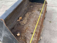 Front-end loader bucket / Front loader bucket  Voorladerbak euro, ca 2 meter breed, bak, grondbak