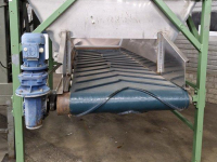 Bulk box tipper  Bunker met uitvoerband+kantelaar – complete set,  Dosierbunker mit Austragsband inklusive Kistenkipper (Komplettset)