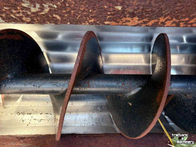 Silage grab-cutter VDW Voederbak met twee vijzels