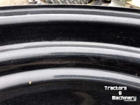 Wheels, Tyres, Rims & Dual spacers Case-IH 18x42 en 15x30 Metallic zwart 2 meter spoorbreedte