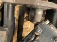 Used parts for tractors Case-IH trekhaakframe, kipperknobbel, pitonfix en verstelbare boventrekhaak van JXU (New Holland TL/TLA)