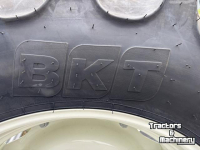 Wheels, Tyres, Rims & Dual spacers BKT Set Bkt Agrimax banden 420/85R34 en 340/85R24 gemonteerd op verstelbare velgen