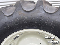 Wheels, Tyres, Rims & Dual spacers BKT Set Bkt Agrimax banden 420/85R34 en 340/85R24 gemonteerd op verstelbare velgen