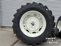 Wheels, Tyres, Rims & Dual spacers BKT Set Bkt Agrimax banden 420/85R34 en 340/85R24 gemonteerd op verstelbare velgen