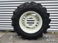 Wheels, Tyres, Rims & Dual spacers BKT Set Bkt Agrimax banden 420/85R34 en 340/85R24 gemonteerd op verstelbare velgen