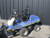 Tool carrier Iseki SF230FH (SF230 II) frontmaaier zonder maaidek met Tuchel Simplex 120 veegmachine rolbezem