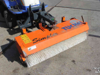 Tool carrier Iseki SF230FH (SF230 II) frontmaaier zonder maaidek met Tuchel Simplex 120 veegmachine rolbezem