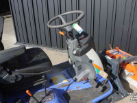 Tool carrier Iseki SF230FH (SF230 II) frontmaaier zonder maaidek met Tuchel Simplex 120 veegmachine rolbezem