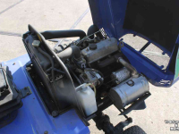 Tool carrier Iseki SF230FH (SF230 II) frontmaaier zonder maaidek met Tuchel Simplex 120 veegmachine rolbezem