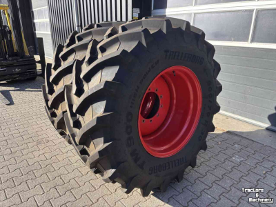Wheels, Tyres, Rims & Dual spacers Trelleborg 600/70R30 TM900 op 10 gaats 20x30 Fendt velgen