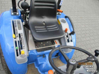 Tractor New Holland boomer 25 hydro 30uur en div werktuigen
