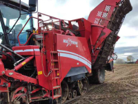 Sugar beet harvester Grimme Maxtron 620