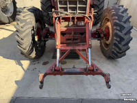 Front-hitch & Pto International universele fronthef, nu gemonteerd op een 956XL