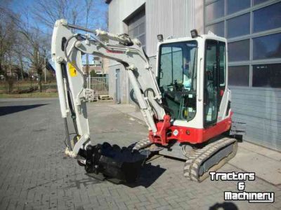 Mini-Excavator Takeuchi TB 225             4