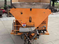 Other fertilization equipment and accessories  Mammouth turf / compoststrooier