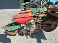 Seed drill Monozentra Fahse Monozentra bieten zaaimachine met 12 elementen loopwielen en transportwielen