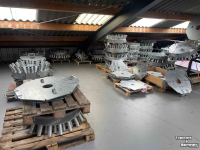 Other manure equipment and accessories  Mestverdeler 16 24 26 28 30 32 36 40 50 uitlopen