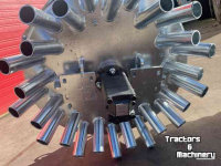 Other manure equipment and accessories  Mestverdeler 16 24 26 28 30 32 36 40 50 uitlopen