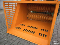 Straw spreader for boxes Flingk Stroverdeler Flingk SVV 1250 met transportband