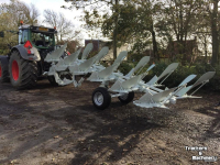 Deep subsoiler Kramer ERMO KLEIPLOEG 5 + 1 on land in de veur