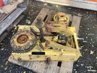 Diverse used spare-parts New Holland onderdelen 1900
