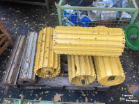 Diverse used spare-parts New Holland onderdelen 1900