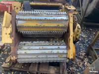 Diverse used spare-parts New Holland onderdelen 1900