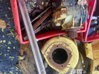 Diverse used spare-parts New Holland onderdelen 1900