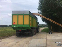 Hooked-arm carrier Joskin Cargo chassis met tank en Drakkar bak