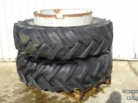 Wheels, Tyres, Rims & Dual spacers  16.9 38 banden dubbellucht