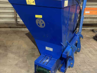 Sawdust spreader for boxes AP AS 1500 instrooi bakje