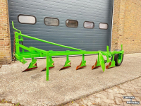 Ploughs  Stoppelploeg 6 schaar