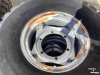 Wheels, Tyres, Rims & Dual spacers New Holland Gazonbanden op velg