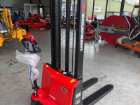 Reach-truck EP Equipment Elektrische Stapelaar