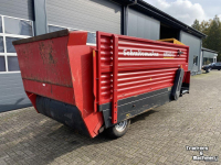 Silage-block distribution wagon Schuitemaker Amigo 40 kuilvoerblokkendoseerwagen