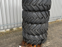 Wheels, Tyres, Rims & Dual spacers  Michelin 400/70R20 XMCL op 8 gats velg NIEUW