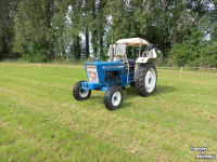 Tractor Ford 4000 met balendrager / balenklem