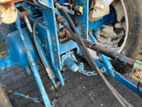 Tractor Ford 4000 met balendrager / balenklem