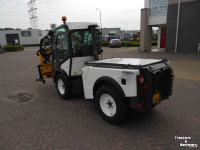 Tool carrier Multihog CX 75 werktuigdrager met Mc Connel arm klepelbak