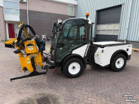 Tool carrier Multihog CX 75 werktuigdrager met Mc Connel arm klepelbak
