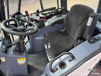 Tool carrier Multihog CX 75 werktuigdrager met Mc Connel arm klepelbak