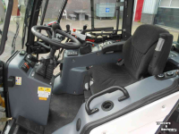 Tool carrier Multihog CX 75 werktuigdrager met Mc Connel arm klepelbak