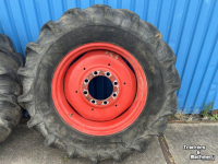 Wheels, Tyres, Rims & Dual spacers Fendt TAURUS 420/70R28 op 8 gaats velgen