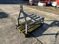Diverse used spare-parts  3-PUNTS BOK / FRAME VOOR VERDRINGERPOMP