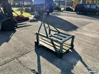 Diverse used spare-parts  3-PUNTS BOK / FRAME VOOR VERDRINGERPOMP